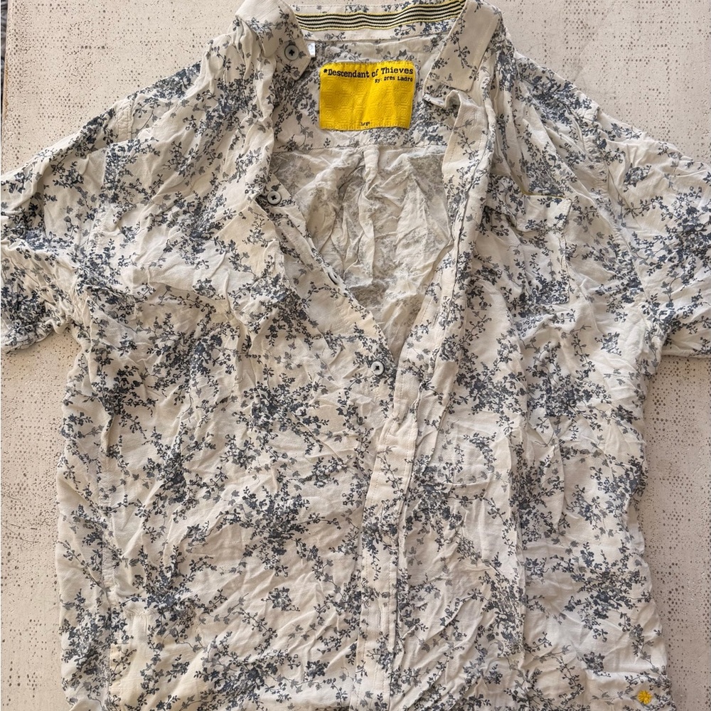 Descendant of Thieves White Short-Sleeve Floral Button-Down Shirt